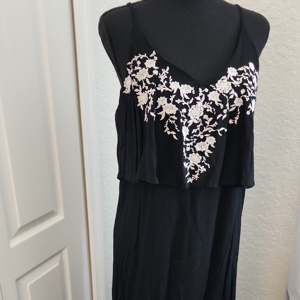 Black Maxi Dress with Floral Detail - Picture 16 of 17